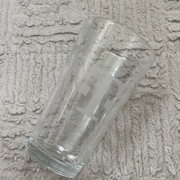 Limited edition T-Mobile Tuesdays Christmas Holiday Pint Glass - New in box - Picture 13 of 16